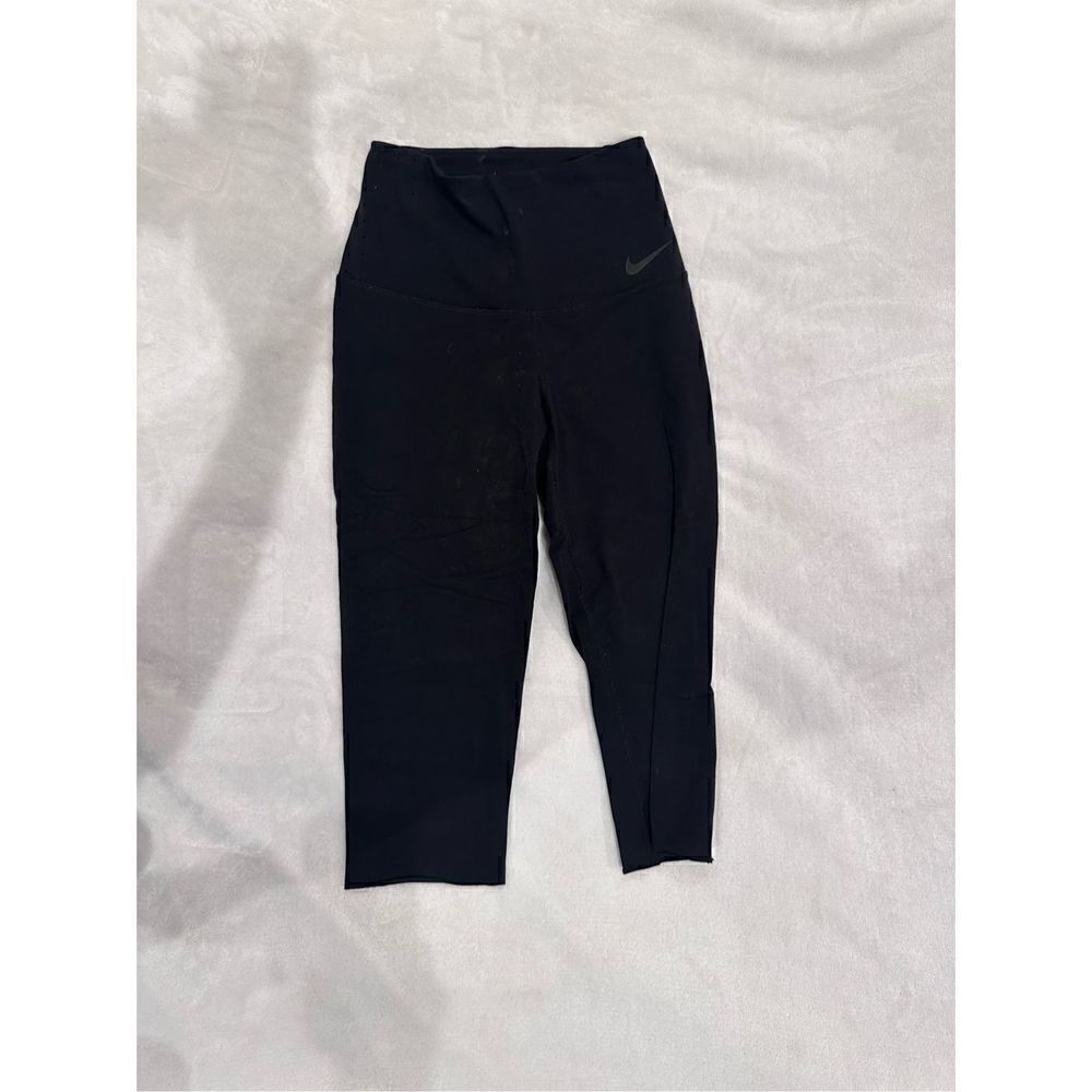 Nike black cropped women’s leggings S